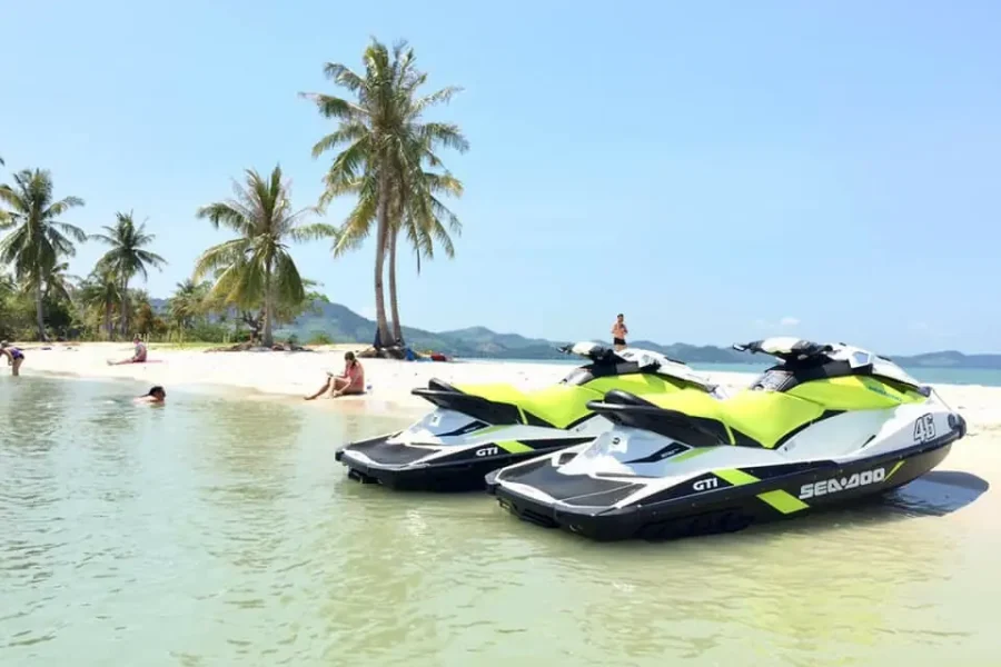 Jetski Yamaha Half Day نصف يوم لزيارة ٦ جزر بالدباب البحري